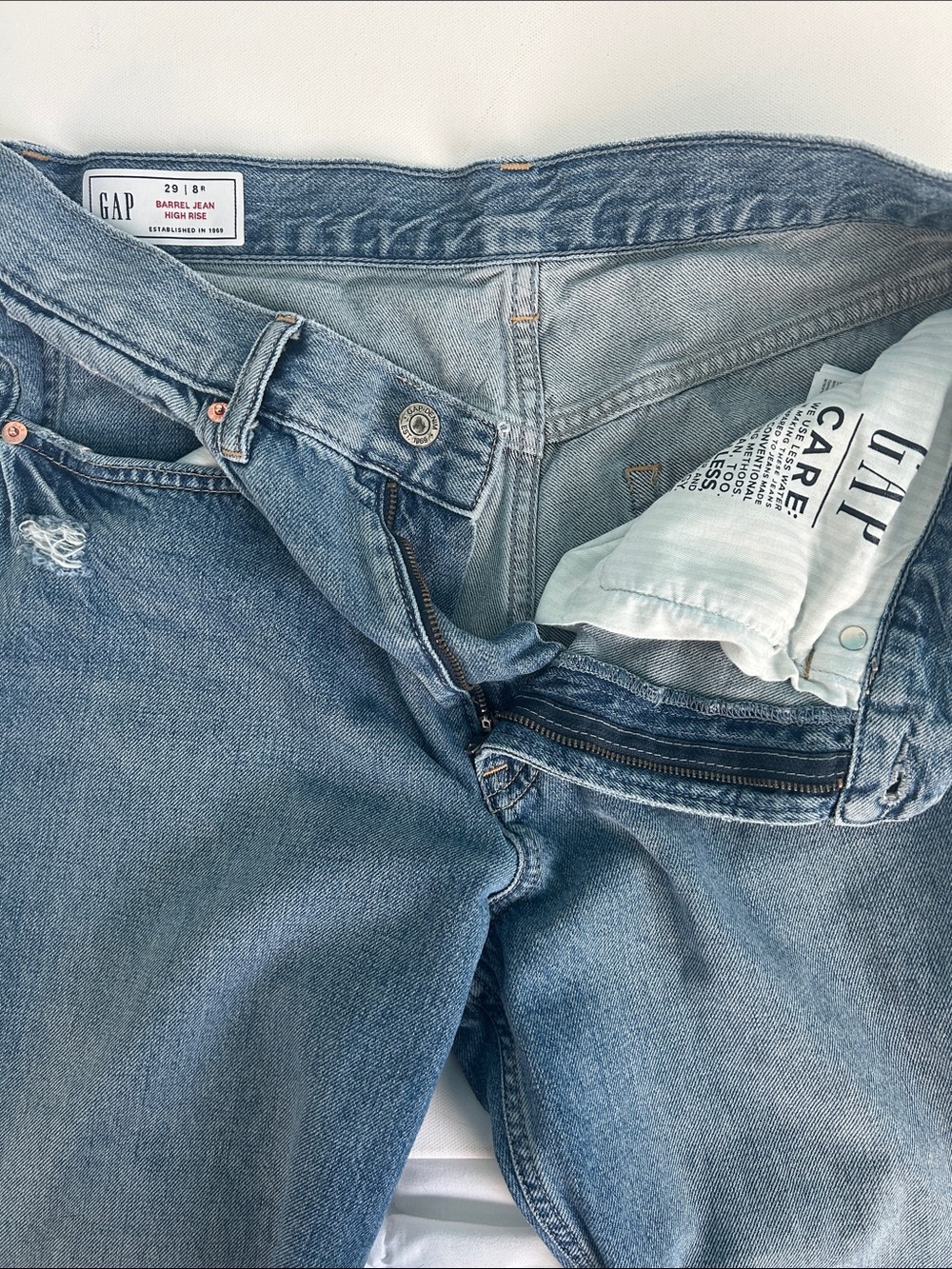 GAP Jeans Cropped Distressed High Rise Barrel Jeans Women’s Size 8 Blue Denim - Picture 11 of 12